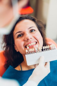 What’s the Difference Between Veneers and Lumineers?